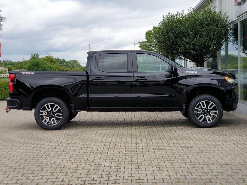 Neu Chevrolet Silverado 426 PS (313 kW) 2025 Schwarz SUV