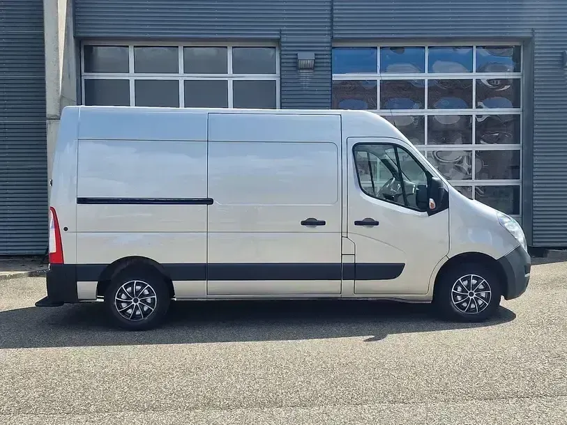 Second-hand Opel Movano 131 CP (96 kW) 2018 Argintiu Van