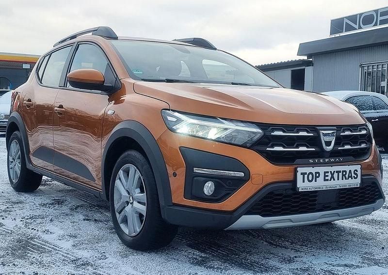 Orange Gebraucht 2021 Dacia Sandero Comfort Limousine | 10.900 € - Bild 1/4