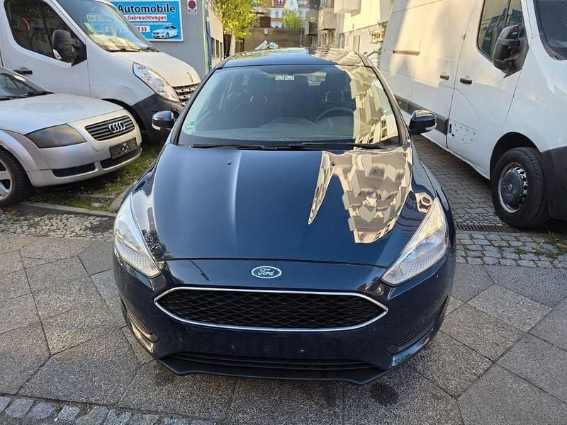 Second-hand Ford Focus Ambiente 101 CP (74 kW) 2015 Albastru Berlinǎ