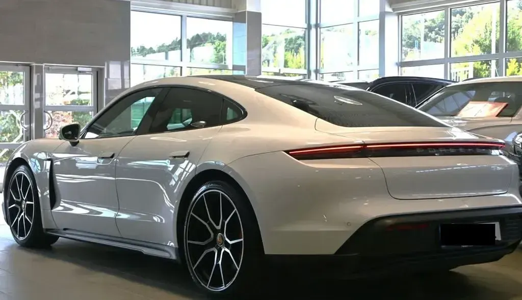 Gebraucht Porsche Taycan 4S 419 kW (571 PS) 2023 Carraraweiß Limousine
