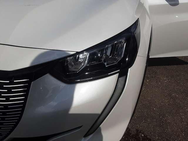 Weiß metallic Gebraucht 2021 Peugeot e-208 Allure Kleinwagen | 16.620 € (Guter Preis) - Bild 1/4