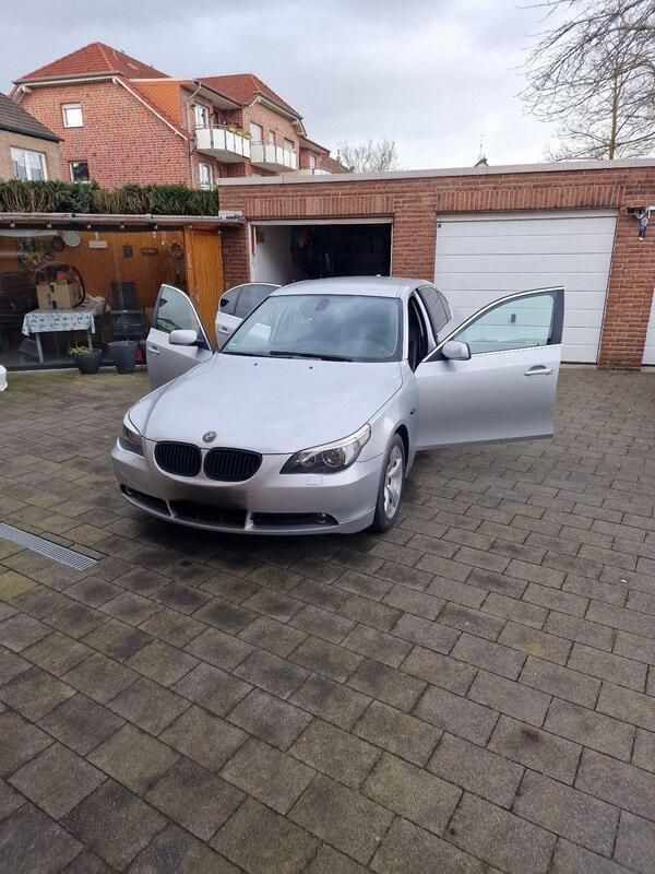 Silber Gebraucht 2006 BMW 523 Limousine | 8.500 € (Fairer Preis) - Bild 1/4