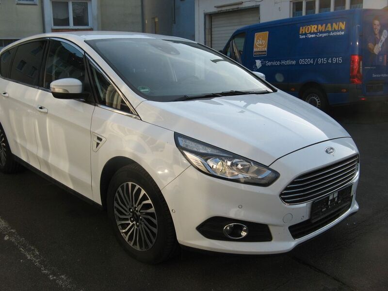 Gebraucht Ford S-MAX Titanium 150 PS (110 kW) 2019 Weiß Van / Kleinbus