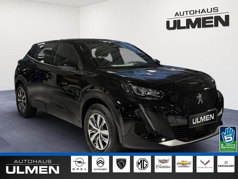 Gebraucht Peugeot e-2008 Active 100 kW (136 PS) 2023 Schwarz SUV