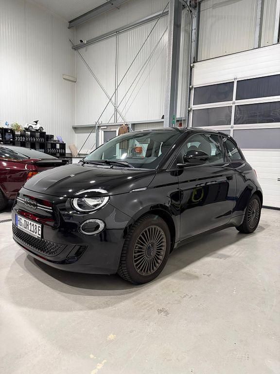 Schwarz Gebraucht 2022 Fiat 500e Icon Limousine | 17.500 € (Guter Preis) - Bild 1/4