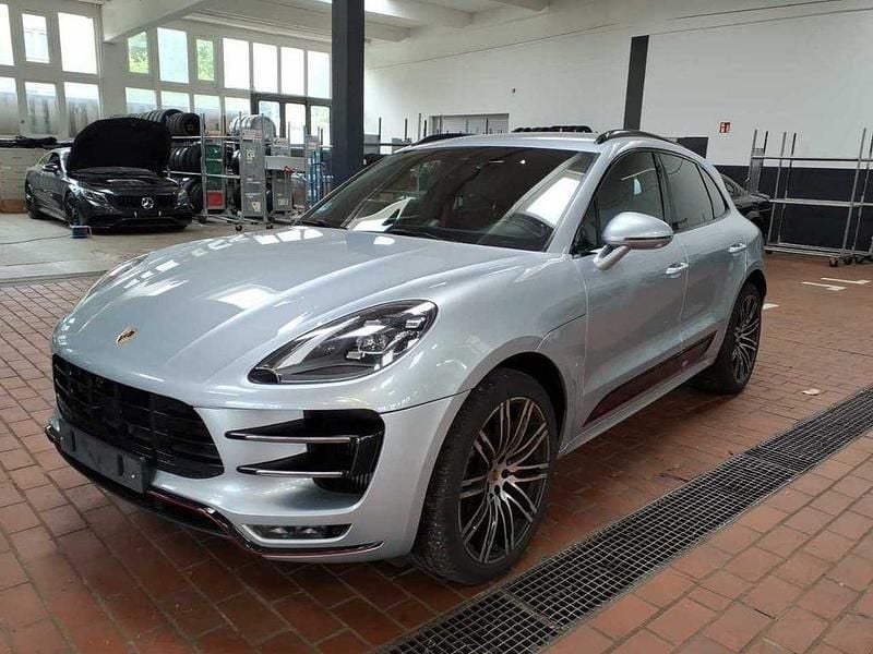 Silber Gebraucht 2017 Porsche Macan Turbo Performance Package SUV | 36.800 € (Guter Preis) - Bild 1/3