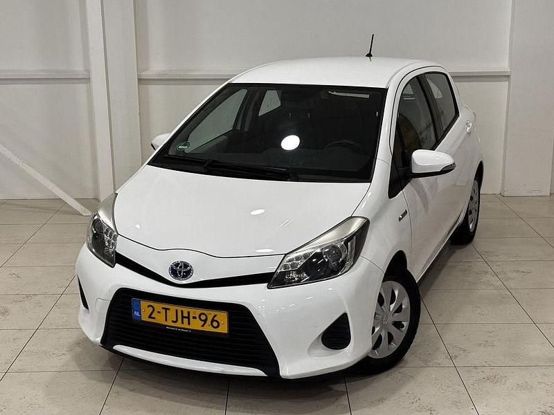 Gebraucht Toyota Yaris Hybrid 101 PS (74 kW) 2014 Weiß Limousine