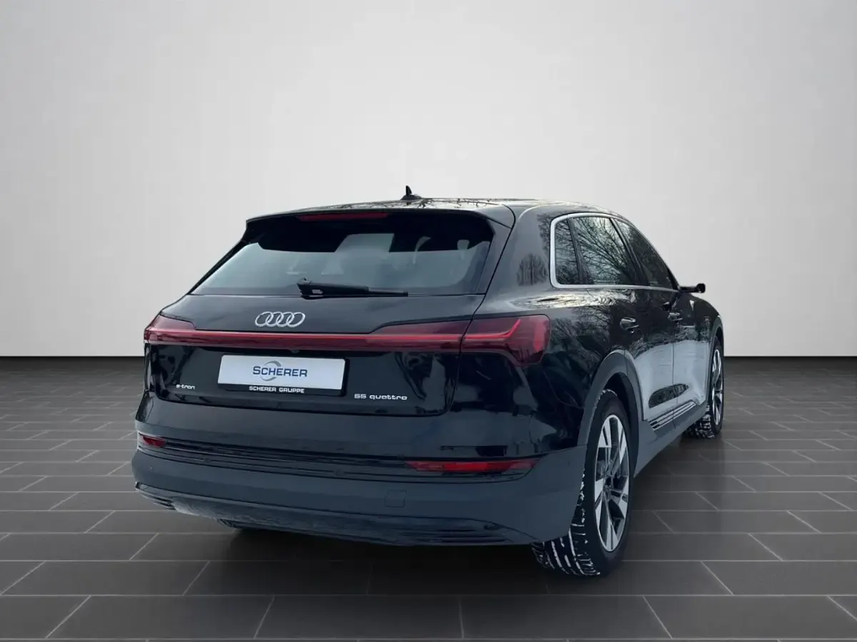 Gebraucht Audi e-tron Ambiente 300 kW (408 PS) 2022 Schwarz SUV