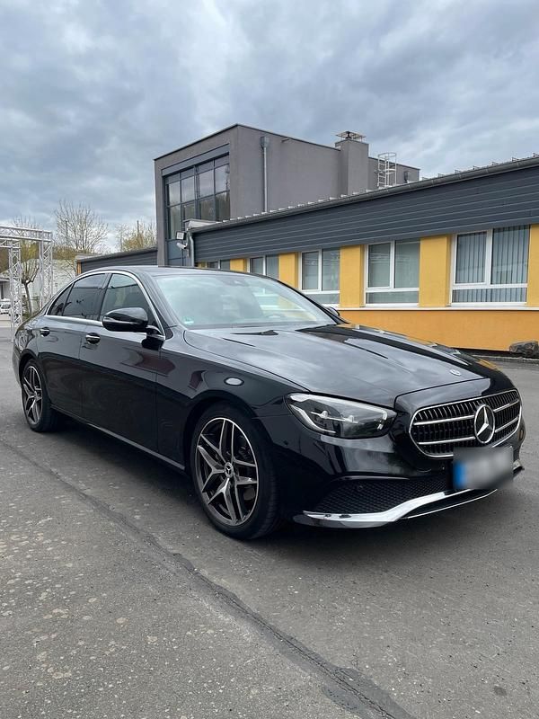 Gebraucht Mercedes E220 Avantgarde 194 PS (142 kW) 2020 Schwarz Limousine