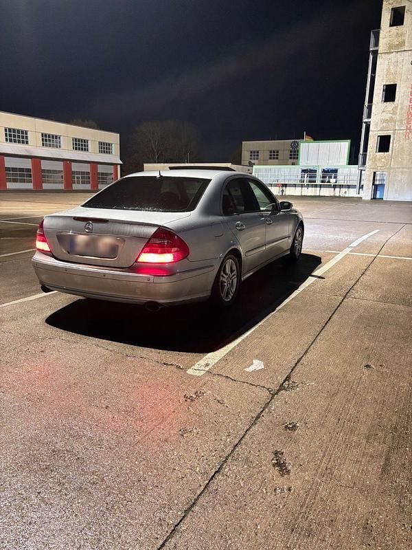 Gebraucht Mercedes E320 Elegance 224 PS (164 kW) 2005 Silber Limousine