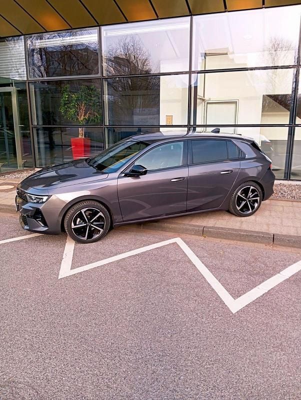 Gebraucht Opel Astra 131 PS (96 kW) 2024 Grau Limousine