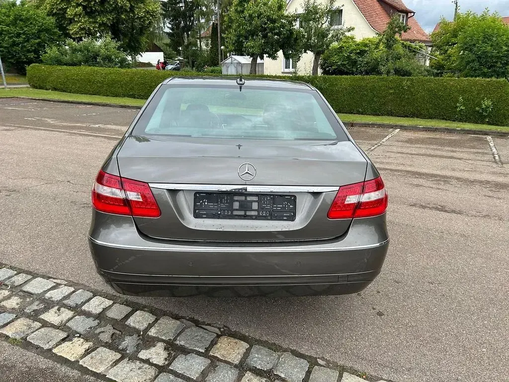 Gebraucht Mercedes E220 170 PS (125 kW) 2009 Grau Limousine