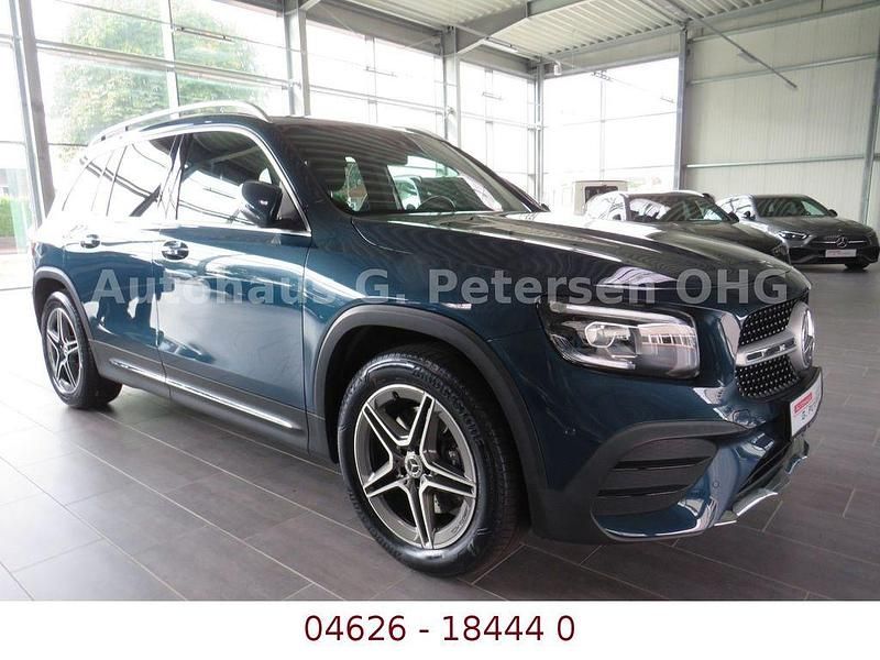Blau Gebraucht 2021 Mercedes GLB220 AMG SUV | 33.900 € (Fairer Preis) - Bild 1/4