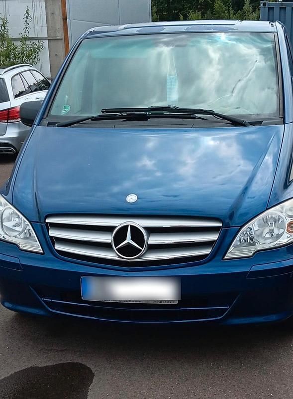 Blau Gebraucht 2011 Mercedes Vito Van / Kleinbus | 12.500 € - Bild 1/4