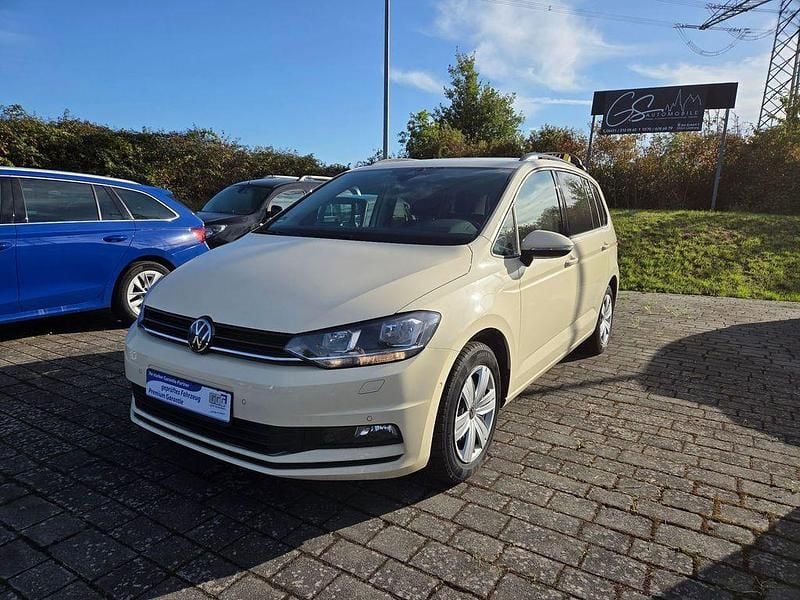 Gebraucht VW Touran 150 PS (110 kW) 2024 Beige Van / Kleinbus