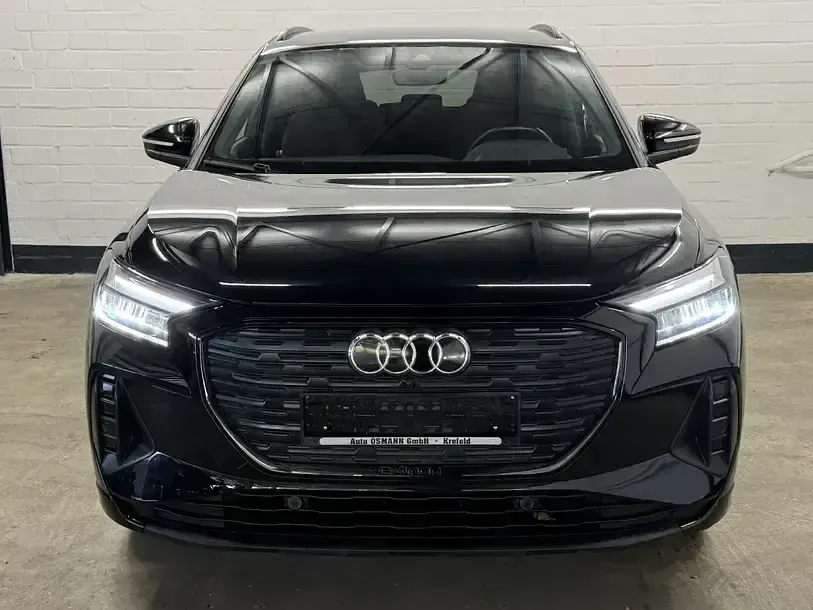Gebraucht Audi Q4 e-tron Basis 125 kW (170 PS) 2023 Mythosschwarz metallic SUV