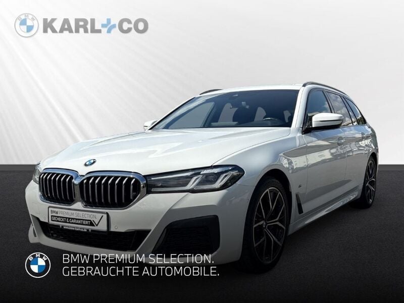 Weiss Gebraucht 2021 BMW 520 M Sport Kombi | 27.588 € (Fairer Preis) - Bild 1/4