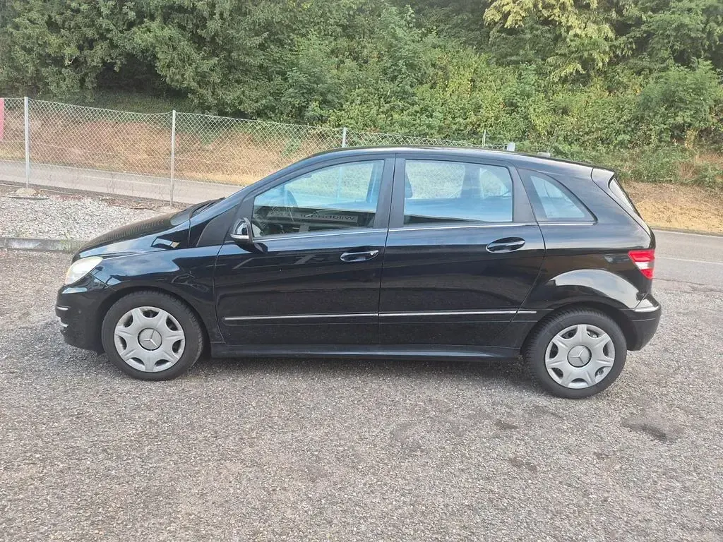 Gebraucht Mercedes B180 109 PS (80 kW) 2010 Schwarz Van / Kleinbus