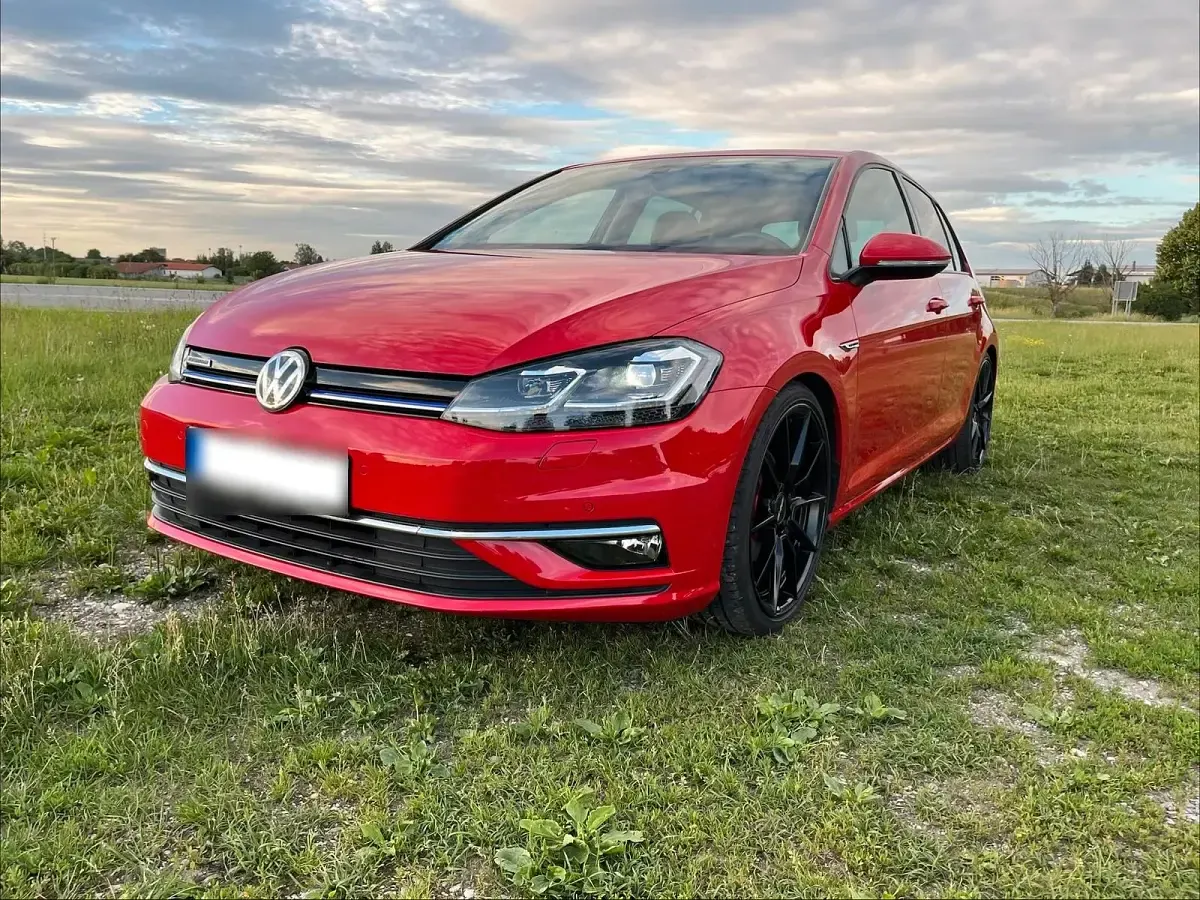 Gebraucht VW Golf VII Highline 131 PS (96 kW) 2019 Rot Limousine