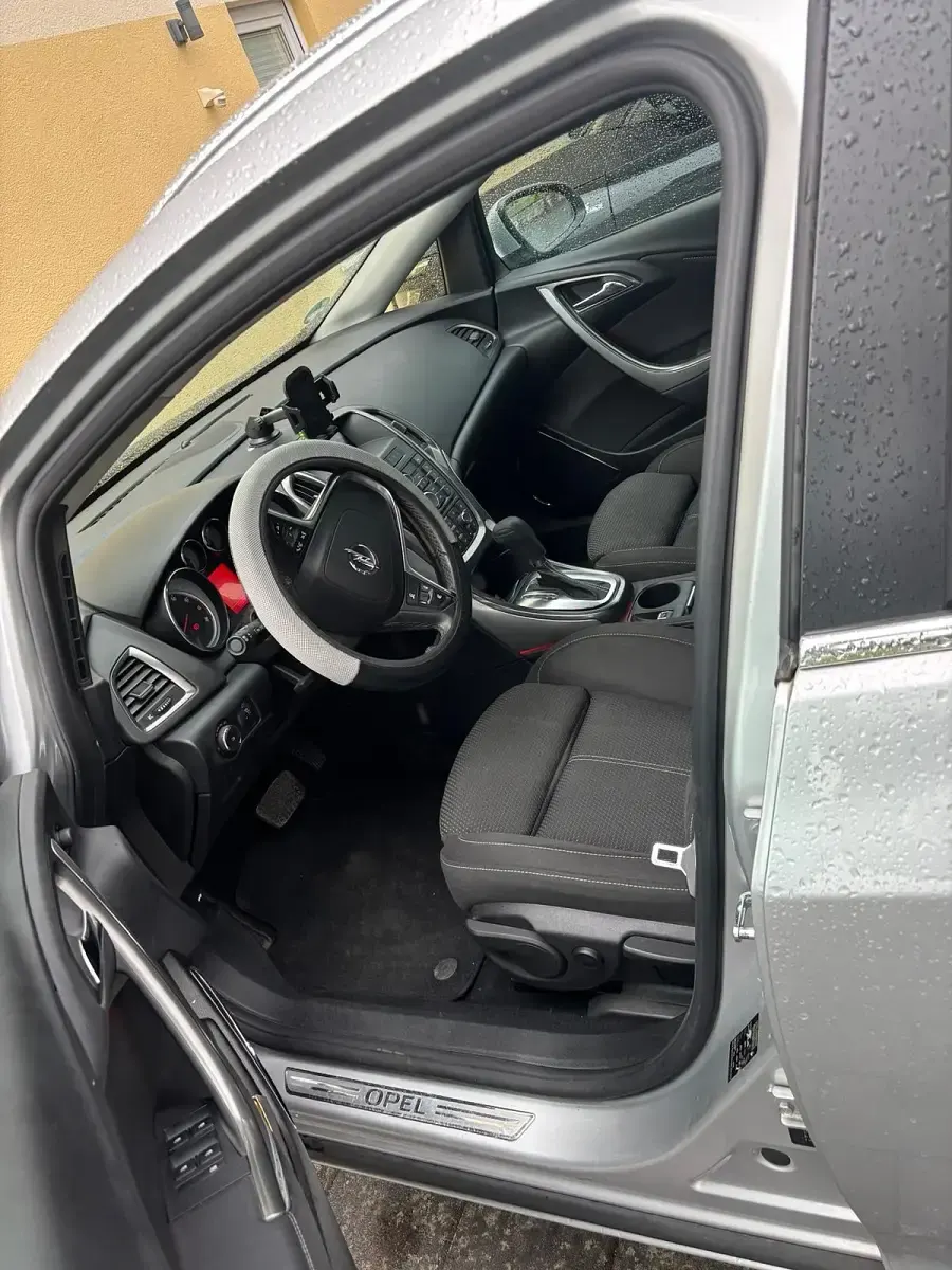 Gebraucht Opel Astra 140 PS (102 kW) 2011 Grau Limousine