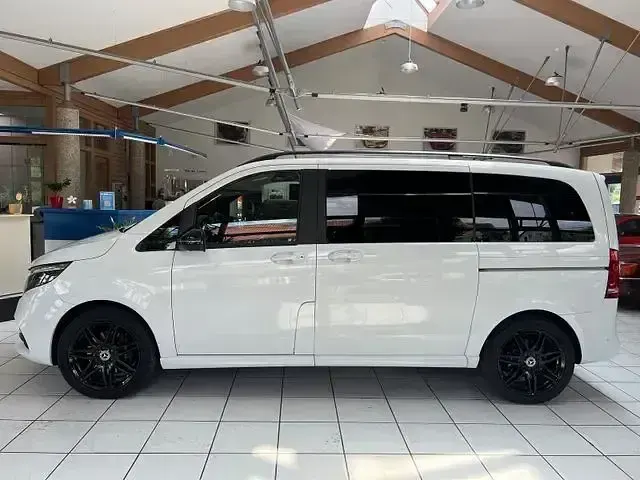 Gebraucht Mercedes V300 AMG line 237 PS (174 kW) 2022 Weiß Van / Kleinbus