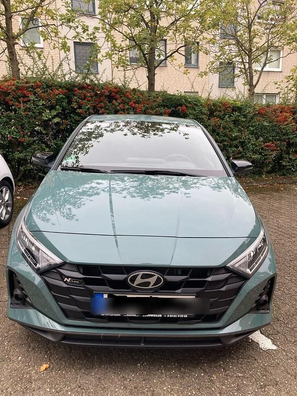 Grün Gebraucht 2024 Hyundai i20 Limousine | 18.000 € (Superpreis) - Bild 1/4