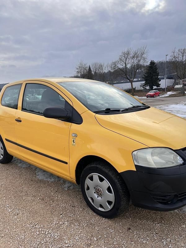 Gebraucht VW Fox 54 PS (39 kW) 2006 Gelb Kleinwagen