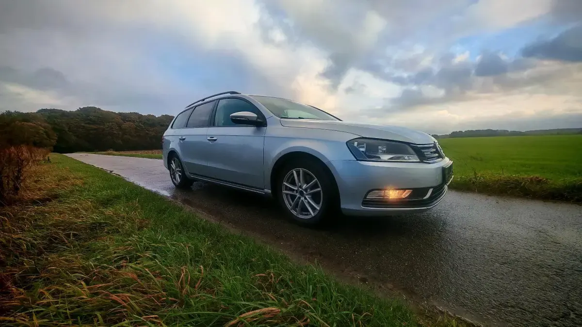 Gebraucht VW Passat 105 PS (77 kW) 2014 Silber Limousine