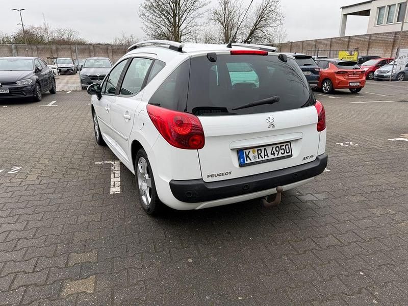 Gebraucht Peugeot 207 Premium 111 PS (81 kW) 2011 Weiß Kombi