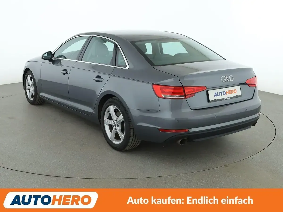 Gebraucht Audi A4 Comfort 190 PS (139 kW) 2016 Grau Limousine