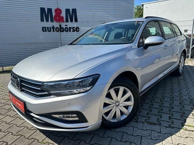 Reflexsilber Gebraucht 2020 VW Passat Kombi | 19.900 € (Fairer Preis) - Bild 1/4