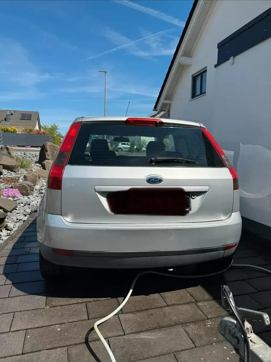 Gebraucht Ford Fiesta 65 PS (47 kW) 2005 Silber Kleinwagen