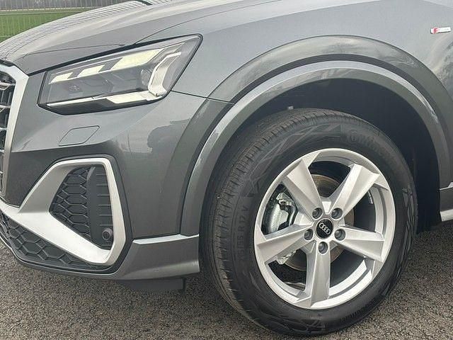 Neu Audi Q2 S-Line 150 PS (110 kW) 2025 Grau SUV
