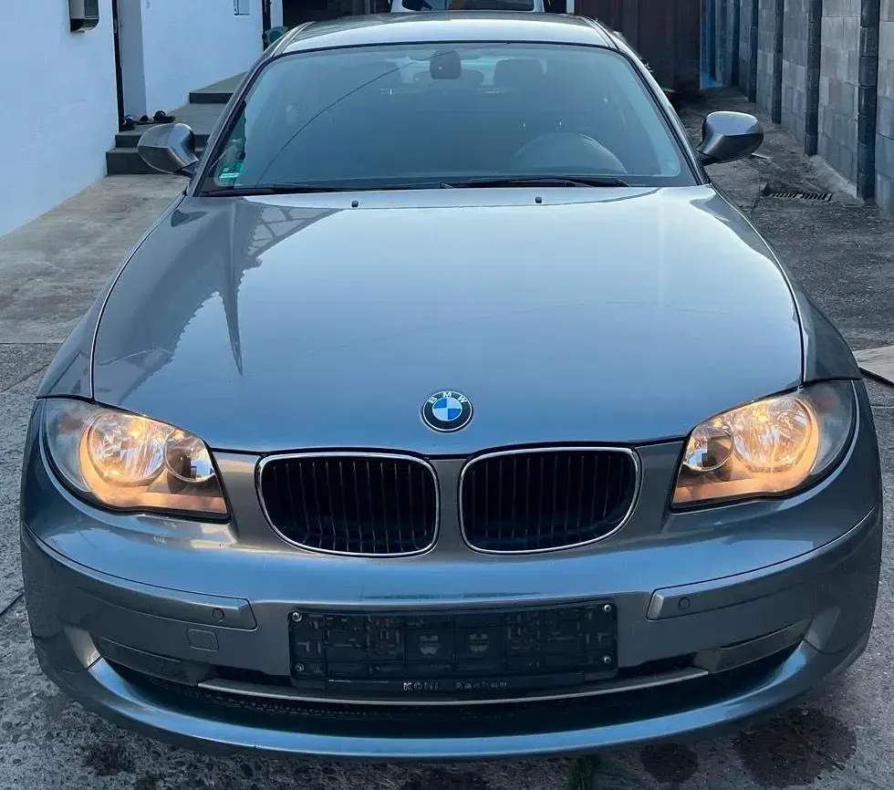 Gebraucht BMW 116 122 PS (89 kW) 2011 Grau Kleinwagen
