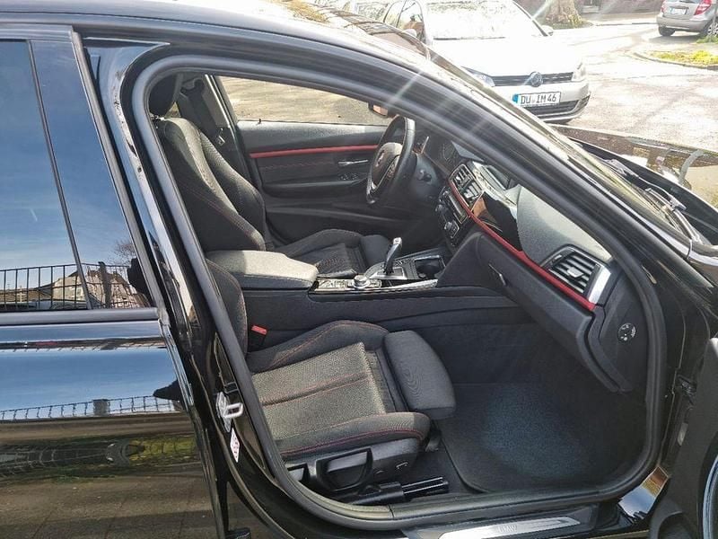 Gebraucht BMW 330 Sport Line 252 PS (185 kW) 2017 Schwarz Limousine
