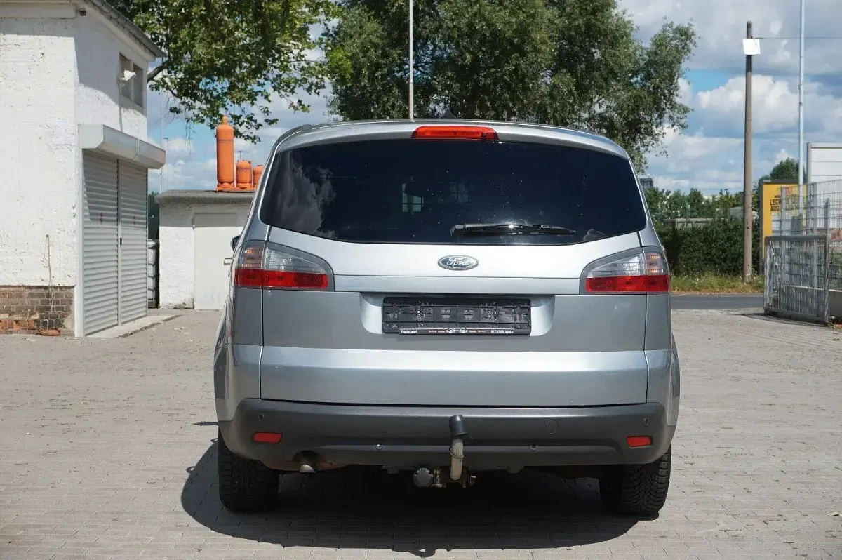 Gebraucht Ford S-MAX Titanium 140 PS (102 kW) 2008 Silber Van / Kleinbus