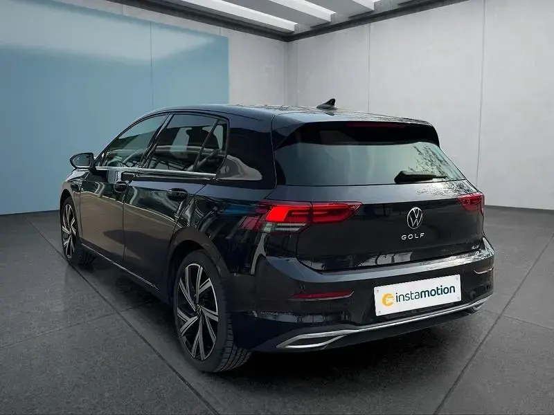 Second-hand VW Golf VIII 190 CP (139 kW) 2022 Negru Hatchback