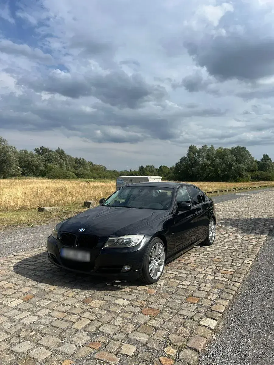 Gebraucht BMW 318 143 PS (105 kW) 2009 Schwarz Limousine