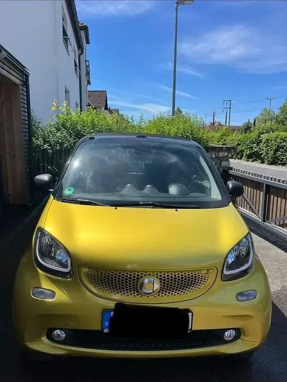 Gebraucht Smart ForTwo Cabrio Passion 71 PS (52 kW) 2017 Gelb Cabrio