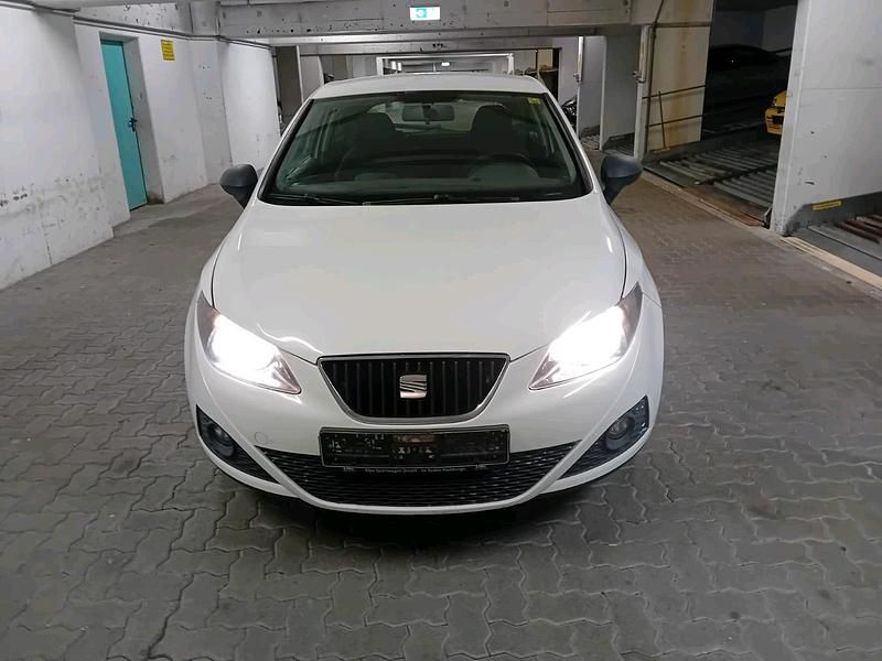Weiß Gebraucht 2012 Seat Ibiza Limousine | 3.450 € (Fairer Preis) - Bild 1/4