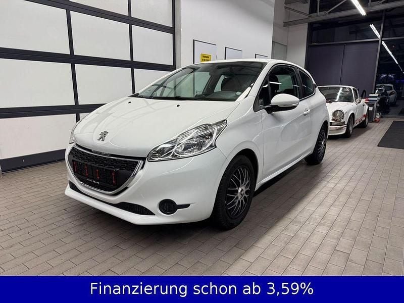 Gebraucht Peugeot 208 Active 82 PS (60 kW) 2015 Weiß Kleinwagen