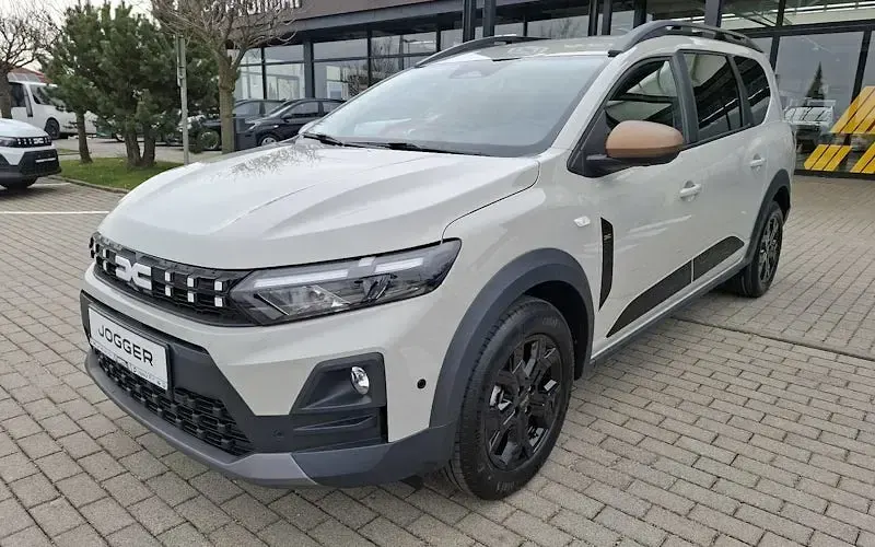 Neu Dacia Jogger Extreme 110 PS (80 kW) 2025 Zedergrün metallic Van / Kleinbus