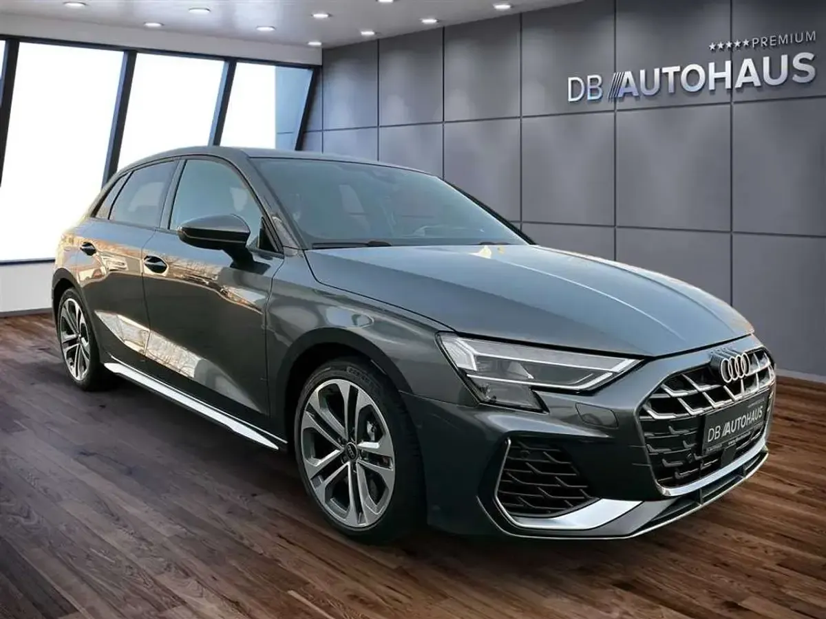Używany Audi S3 Ambiente 333 KM (244 kW) 2025 Szary Sedan/Limuzyna