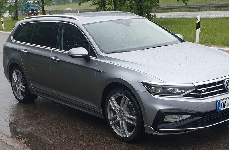 Grau Gebraucht 2020 VW Passat R-line Kombi | 22.999 € (Fairer Preis) - Bild 1/4
