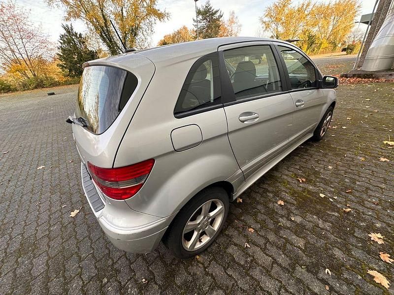 Gebraucht Mercedes B170 116 PS (85 kW) 2008 Silber Van / Kleinbus