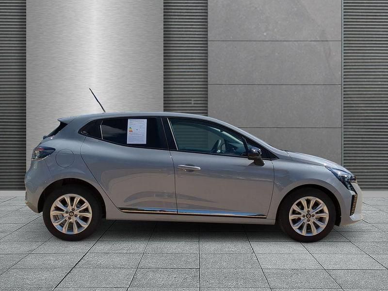 Neu Renault Clio V Evolution 90 PS (66 kW) 2025 Grau Limousine