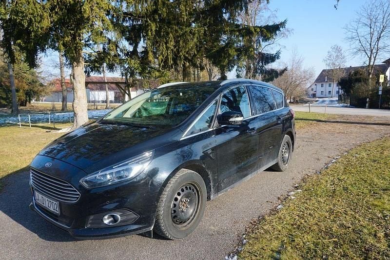 Schwarz Gebraucht 2018 Ford S-MAX Titanium Van / Kleinbus | 9.700 € (Superpreis) - Bild 1/4