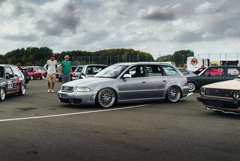 Silber Gebraucht 2001 Audi RS4 Kombi | 55.000 € - Bild 1/4