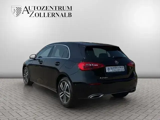 Gebraucht Mercedes A250 Progressive 160 PS (117 kW) 2021 Schwarz Limousine